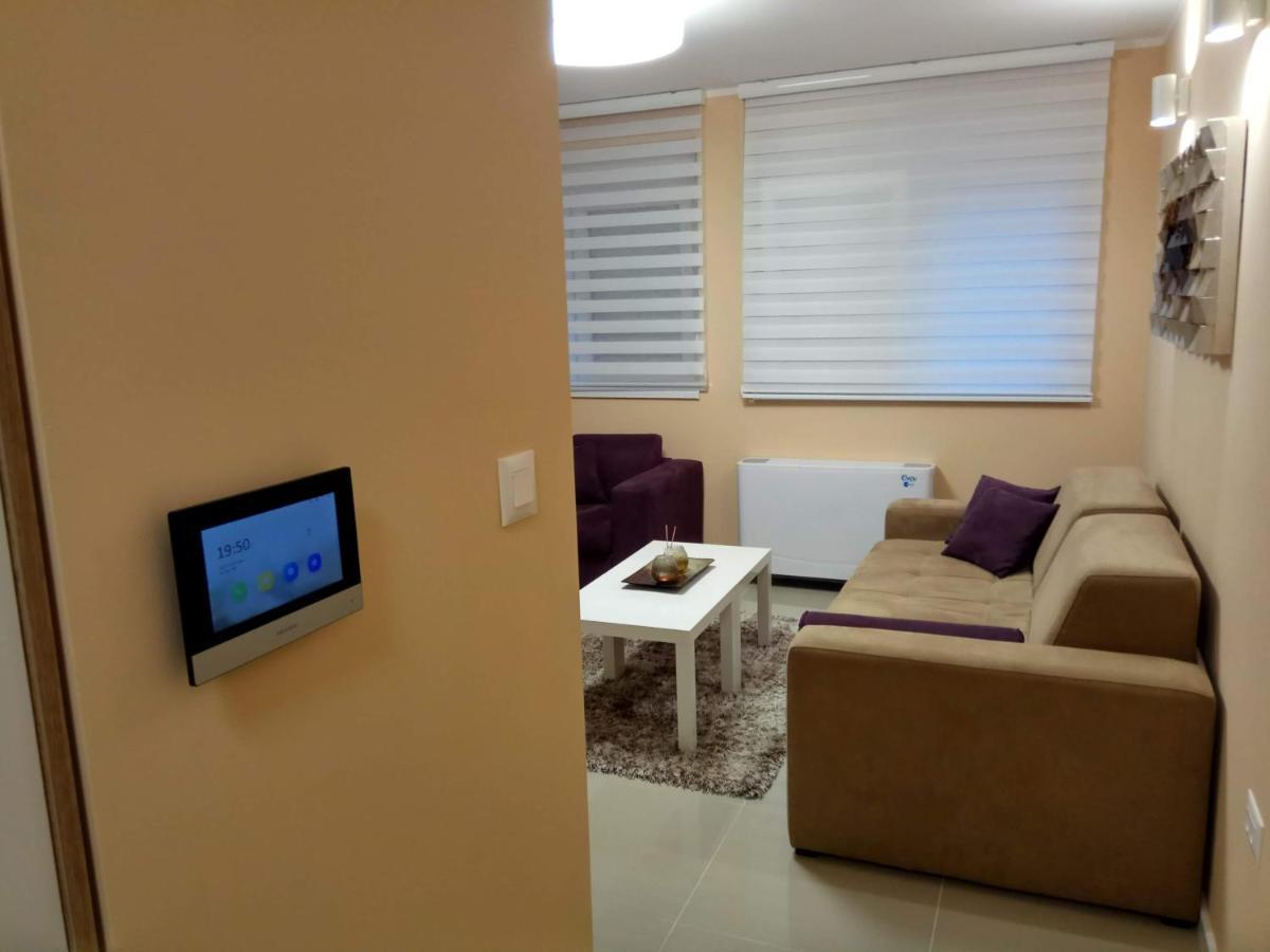 Apartment Cherry Gold Ζρένιανιν Εξωτερικό φωτογραφία